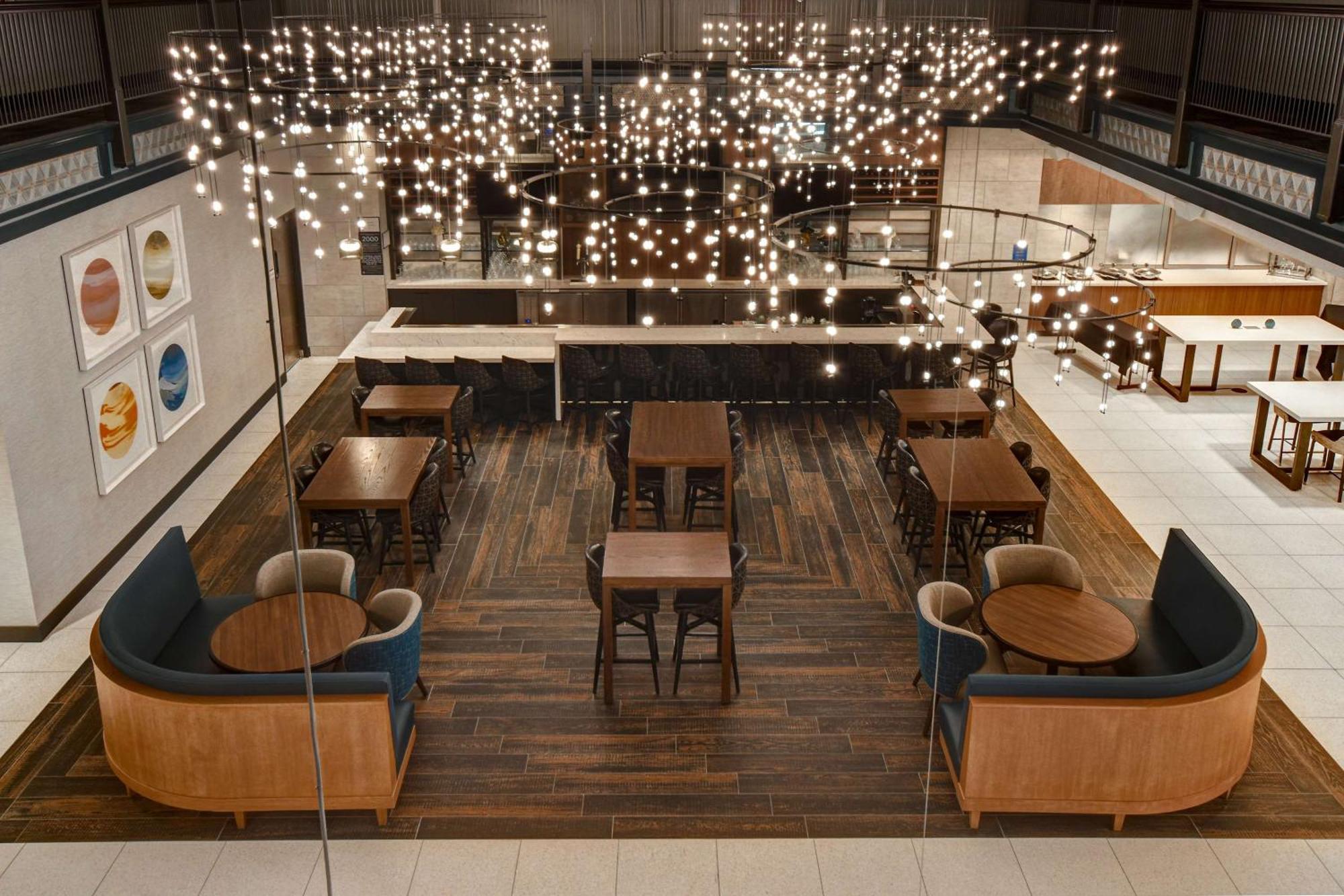 Hilton Garden Inn Kalamazoo Downtown エクステリア 写真
