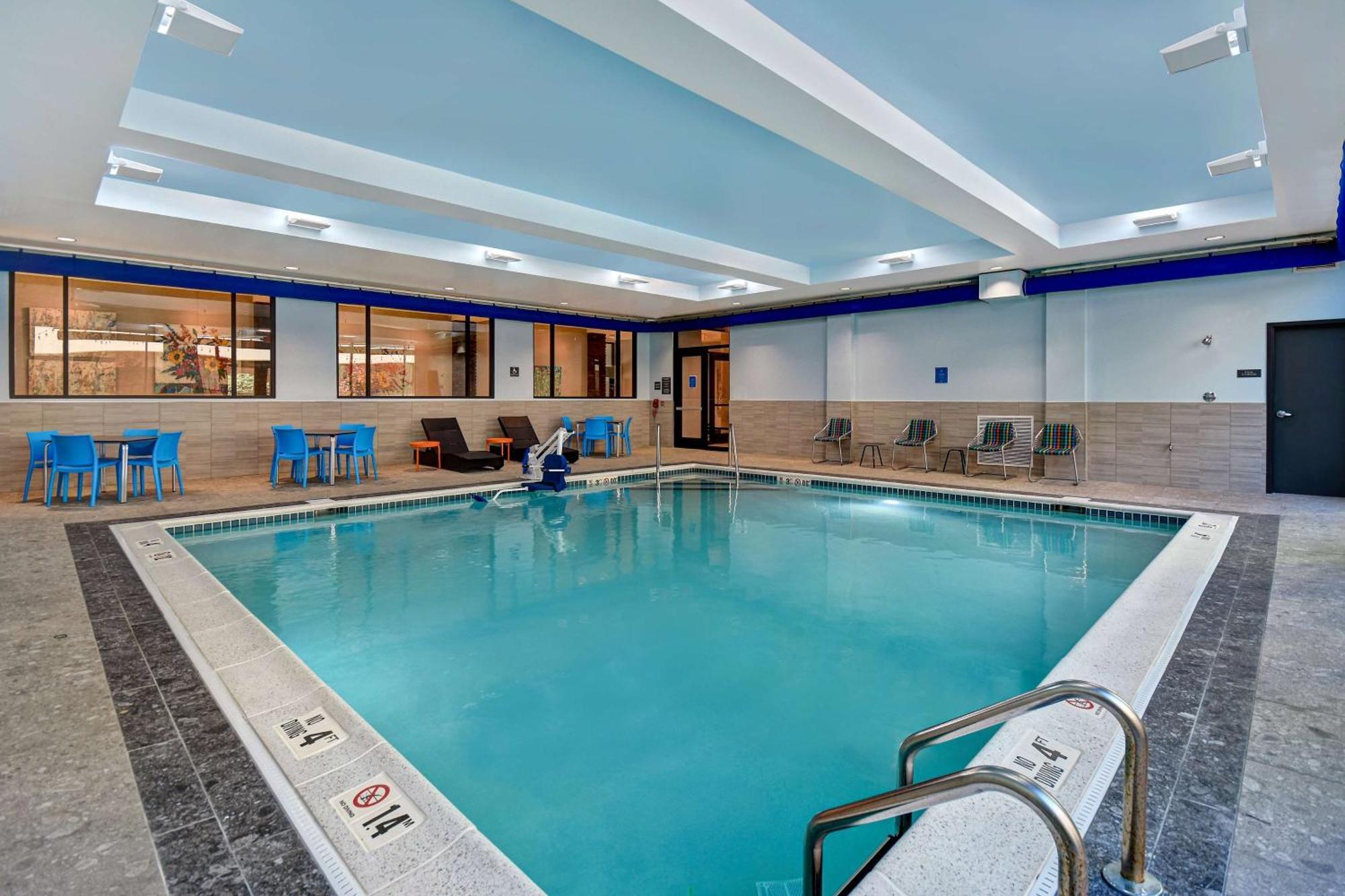 Hilton Garden Inn Kalamazoo Downtown エクステリア 写真