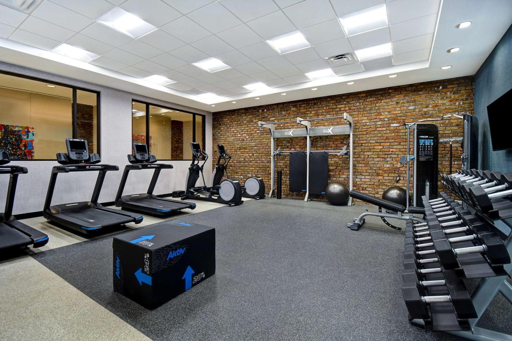 Hilton Garden Inn Kalamazoo Downtown エクステリア 写真